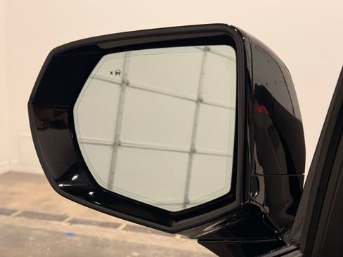 Used 2024 GMC Yukon XL SLT w/ SLT Luxury Package image 13