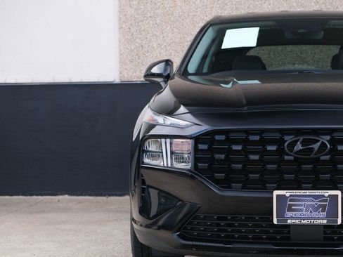 Used 2021 Hyundai Santa Fe SE image 3