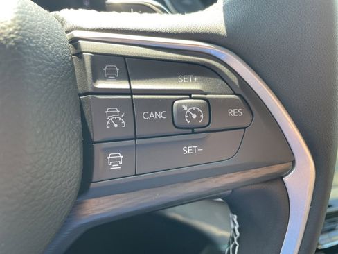 New 2025 Jeep Grand Cherokee Laredo X w/ Luxury Tech Group I image 23