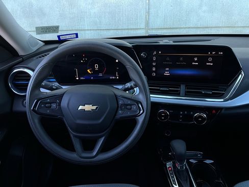 Used 2025 Chevrolet Trax LT image 13