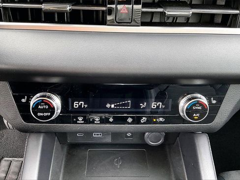 Used 2024 Mitsubishi Outlander SE image 16