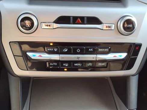 Used 2023 Ford Explorer XLT w/ Class IV Trailer Tow Package image 17