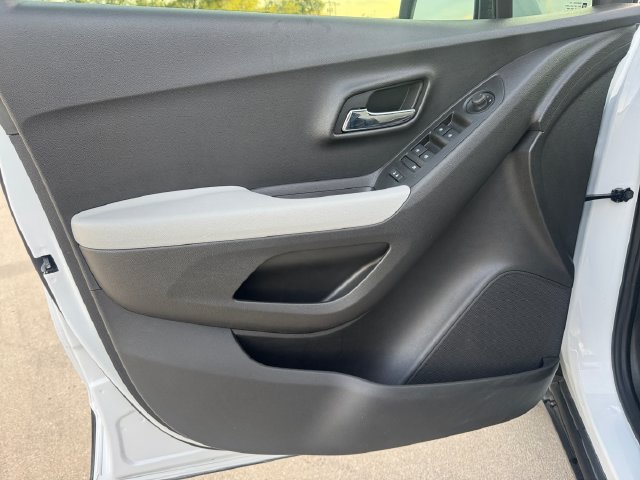 Used 2020 Chevrolet Trax LT w/ LT Convenience Package FWD image 4
