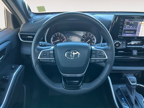 Used 2022 Toyota Highlander XSE AWD/4WD image 18