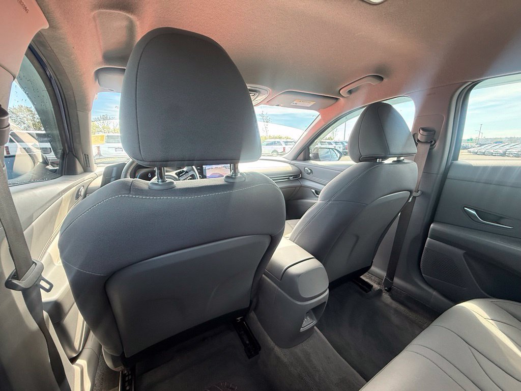 Certified 2025 Hyundai Elantra Sport FWD image 26