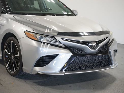 Used 2019 Toyota Camry XSE image 4
