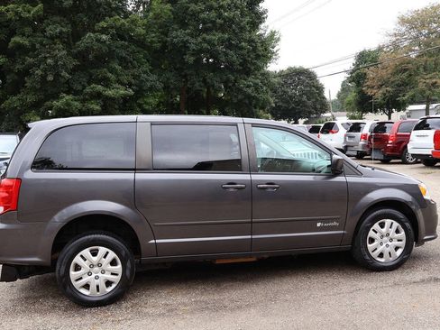 Used 2017 Dodge Grand Caravan SE w/ Power Window Group FWD image 17