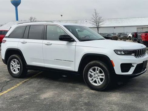 Used 2023 Jeep Grand Cherokee Laredo w/ Luxury Tech Group I image 2