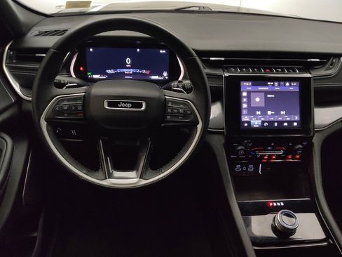 Used 2022 Jeep Grand Cherokee Altitude image 22