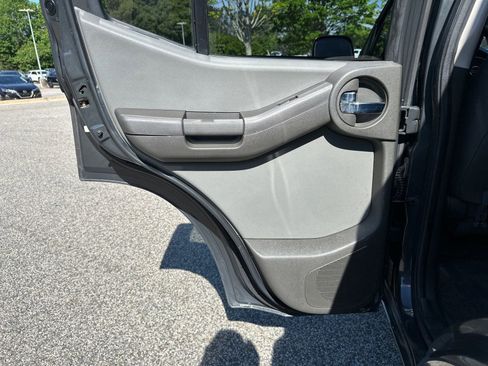 Used 2013 Nissan Xterra S RWD image 19