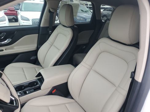 New 2025 Lincoln Corsair FWD image 9