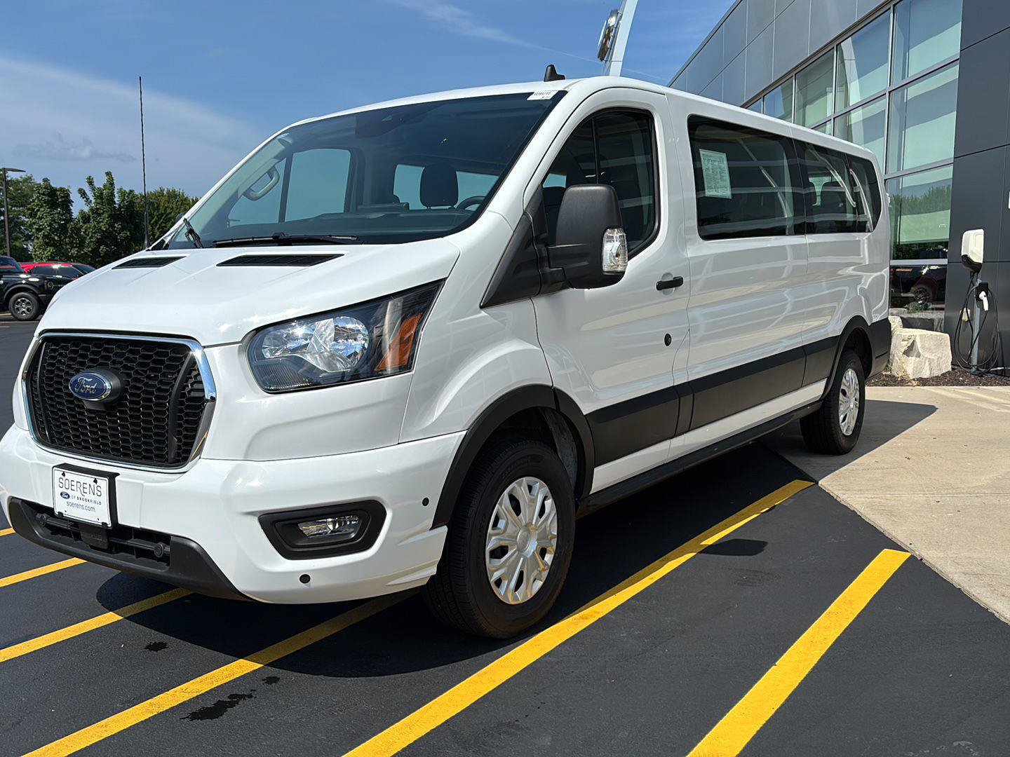 Used 2025 Ford Transit 350 XLT RWD image 3