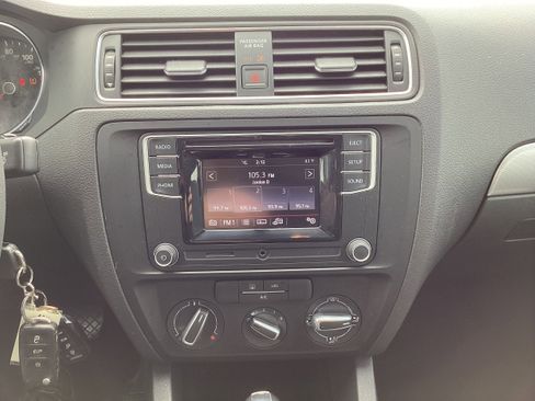 Used 2017 Volkswagen Jetta S image 17