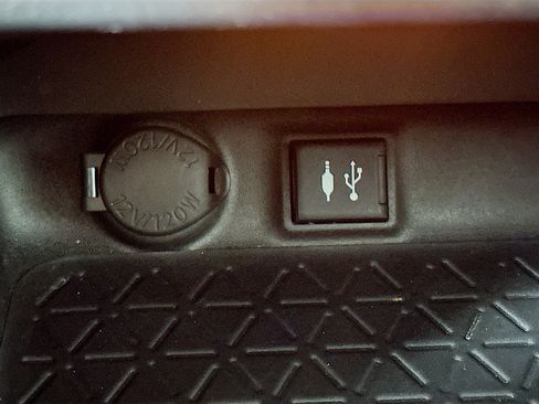 Used 2019 Toyota RAV4 XLE Premium image 26