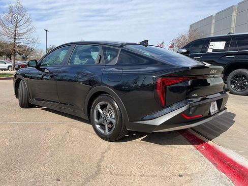 Used 2025 Kia K4 LXS image 8