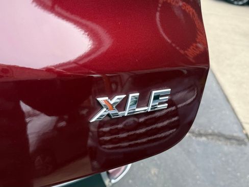 Used 2017 Toyota Highlander XLE image 29