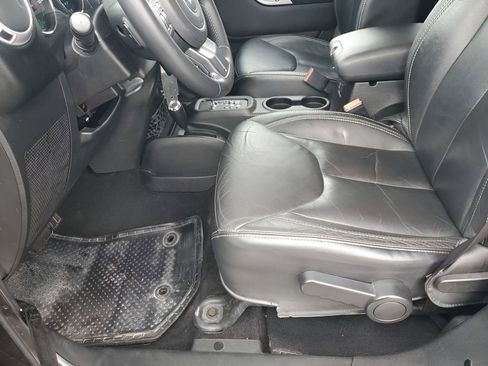 Used 2014 Jeep Wrangler Unlimited Sahara w/ Connectivity Group image 31