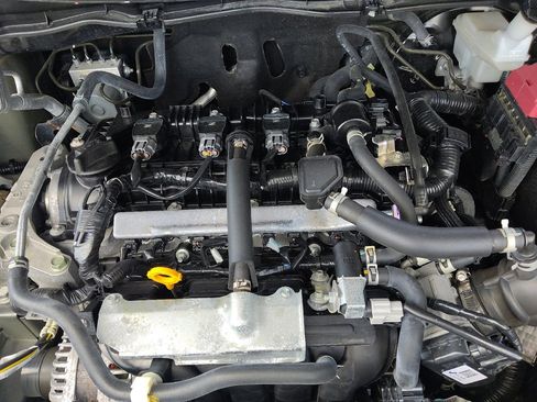 Used 2025 Nissan Versa S w/ Trunk Package FWD image 30