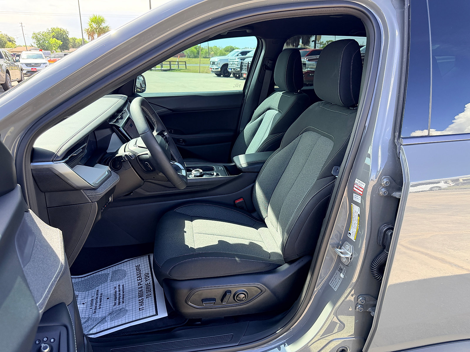 Used 2026 Jeep Cherokee Laredo AWD/4WD image 25