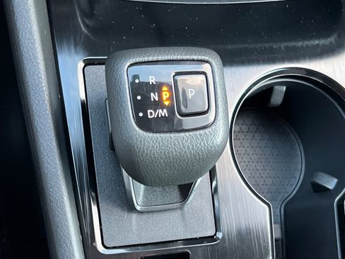 Certified 2023 Nissan Rogue SV image 24