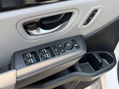 Used 2025 Honda Pilot Touring image 14