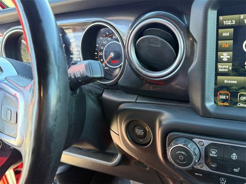 Used 2021 Jeep Wrangler Unlimited Sahara image 22