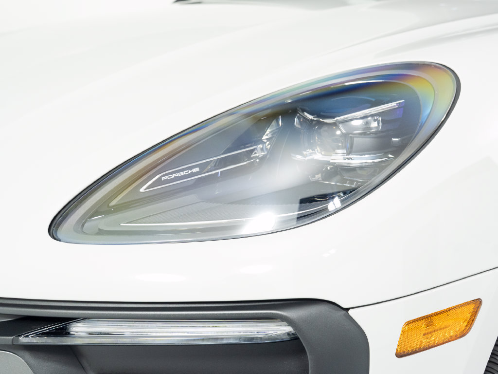 Certified 2026 Porsche Macan Turbo AWD/4WD image 47
