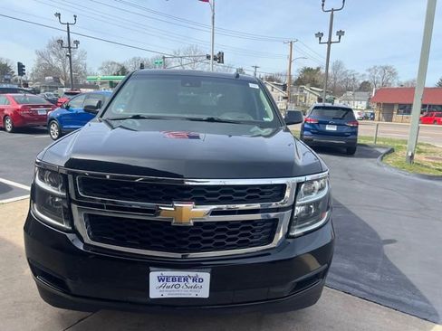 Used 2018 Chevrolet Suburban LT image 2