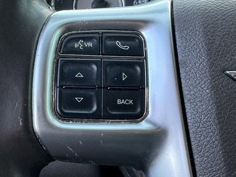 Used 2013 Chrysler Town & Country Touring image 13