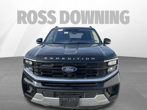 Used 2025 Ford Expedition Platinum image 2