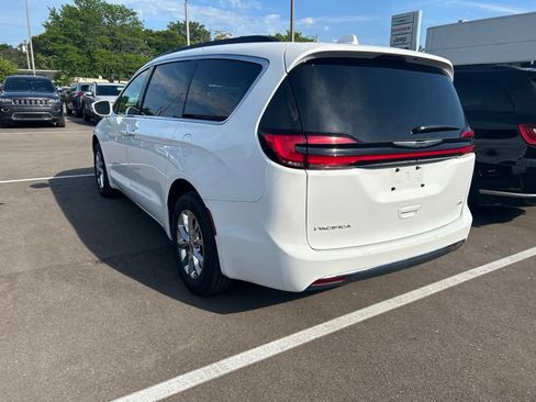 Used 2022 Chrysler Pacifica Touring-L AWD/4WD image 6