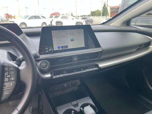 Used 2025 Toyota Prius LE image 18