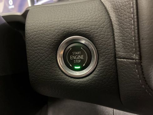 Used 2021 GMC Yukon Denali w/ Denali Premium Package image 38