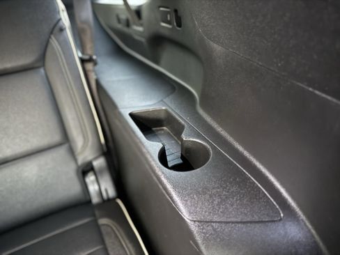 Used 2022 Chevrolet Suburban Premier w/ Premium Package image 35