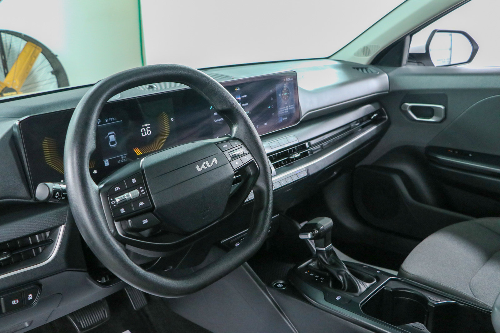 Used 2025 Kia K4 FWD image 22