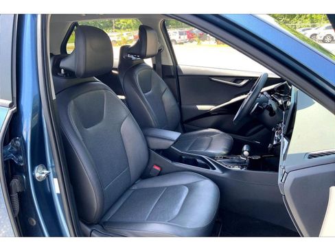 Used 2023 Kia Niro SX Touring FWD image 7