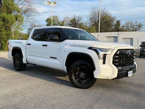 Used 2023 Toyota Tundra SR5 w/ SR5 Convenience Package AWD/4WD image 2