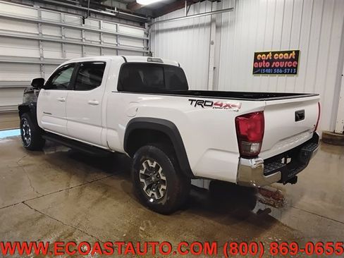 Used 2017 Toyota Tacoma TRD Off-Road image 6