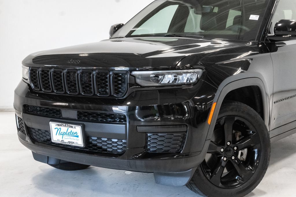 Used 2023 Jeep Grand Cherokee L Laredo AWD/4WD image 2