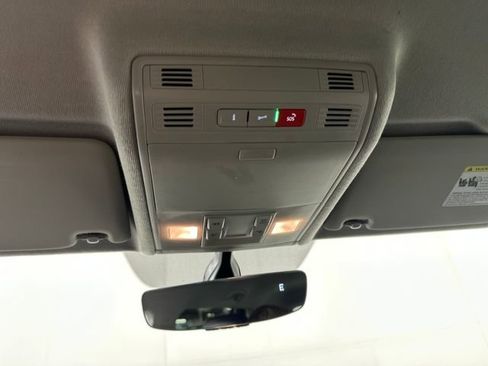 Used 2021 Volkswagen Tiguan SE image 24