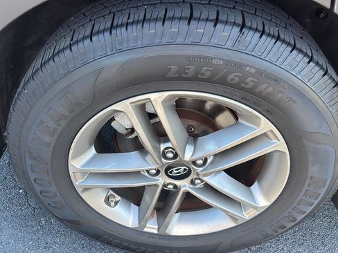 Used 2017 Hyundai Santa Fe Sport FWD image 33