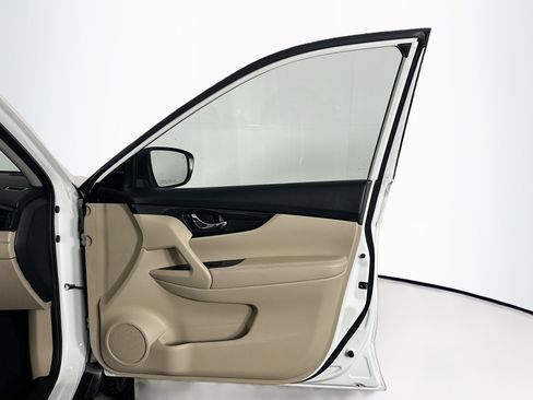 Used 2018 Nissan Rogue SL w/ Premium Package image 34