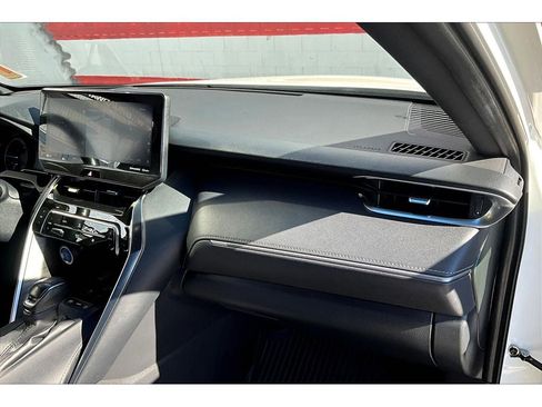 Used 2021 Toyota Venza Limited image 17