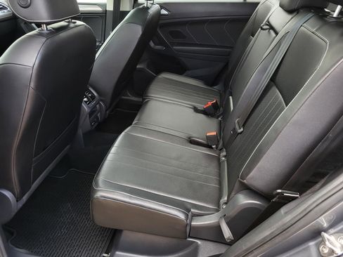 Used 2022 Volkswagen Tiguan SE w/ Panoramic Sunroof Package FWD image 16