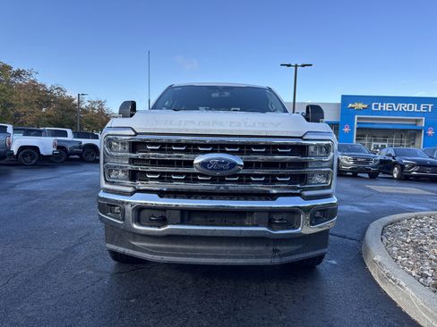 Used 2025 Ford F250 Lariat image 2
