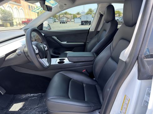 Used 2021 Tesla Model Y Long Range AWD/4WD image 20