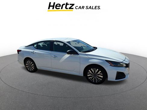 Used 2025 Nissan Altima 2.5 SV FWD image 1