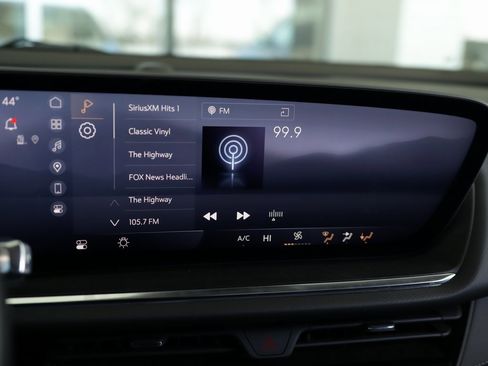 Used 2025 Buick Envision Preferred image 15