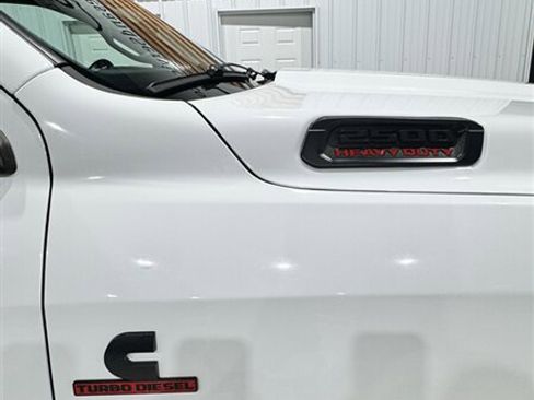 Used 2022 RAM 2500 Big Horn w/ Night Edition AWD/4WD image 2