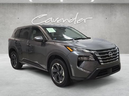Used 2025 Nissan Rogue SV FWD image 2